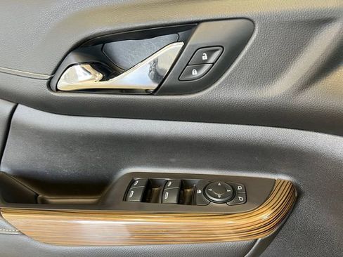 Used 2020 GMC Acadia SLE w/ Driver Convenience Package FWD image 17