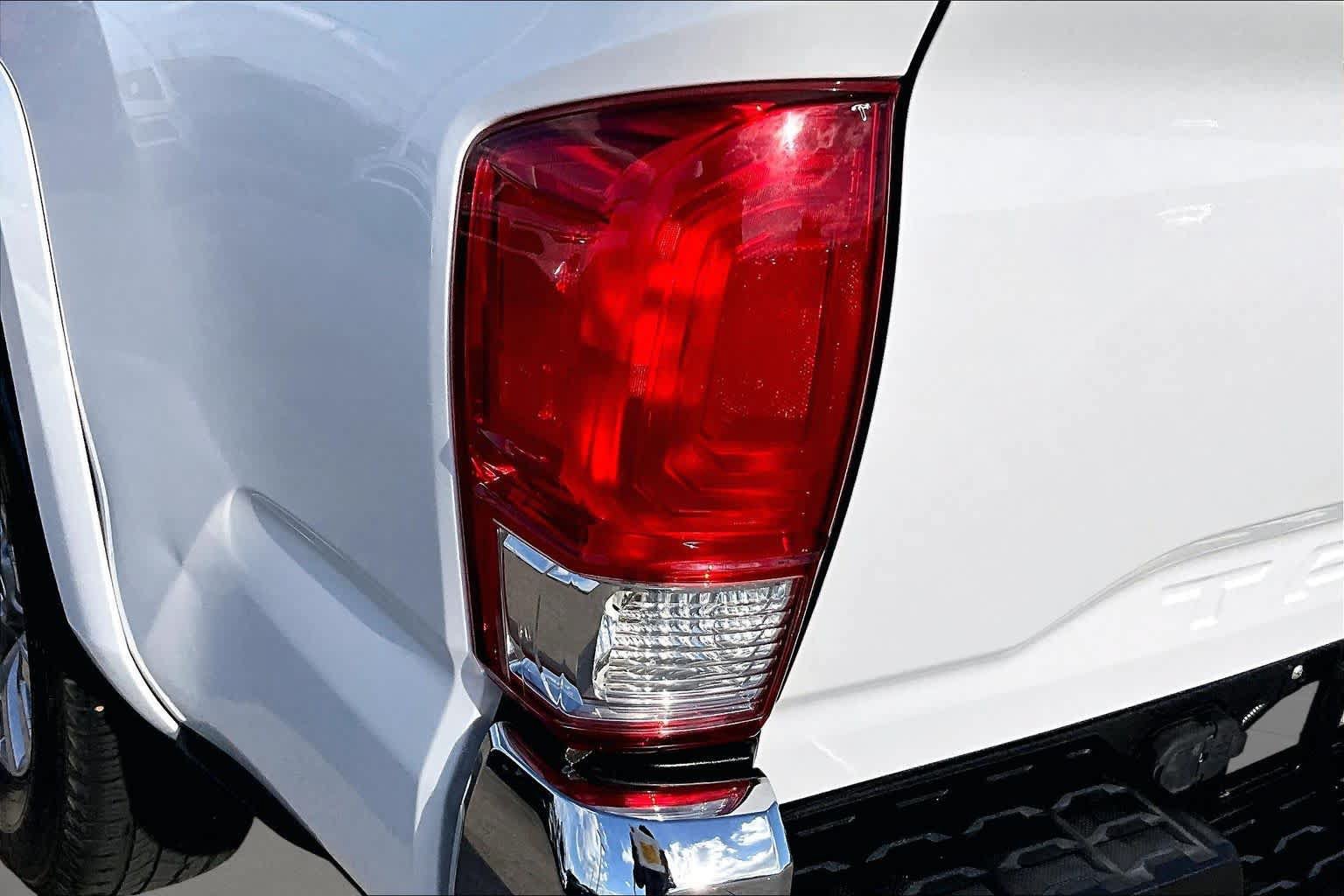 Used 2017 Toyota Tacoma SR5 w/ Tow Package RWD image 26