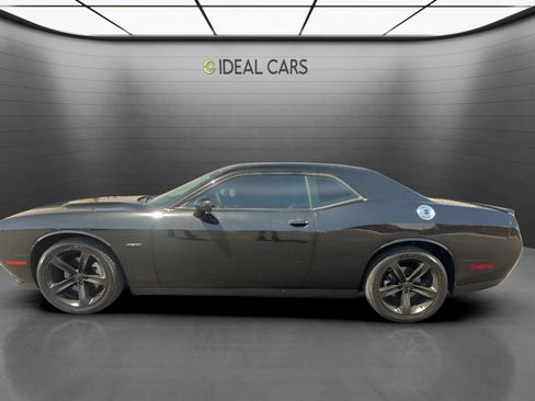 Used 2017 Dodge Challenger R/T RWD image 8