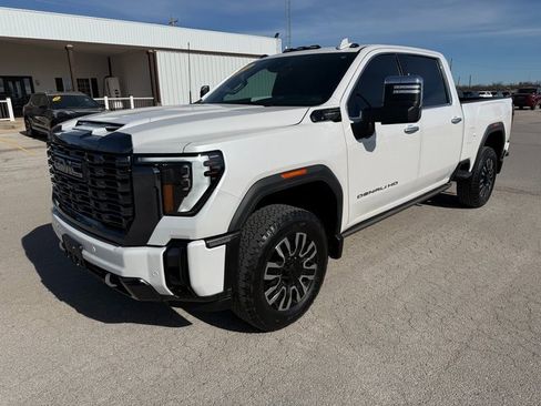 Used 2024 GMC Sierra 2500 Denali Ultimate image 2