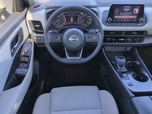 Used 2023 Nissan Rogue SV image 17