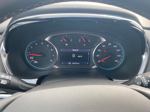 Used 2023 Chevrolet Traverse LT image 6