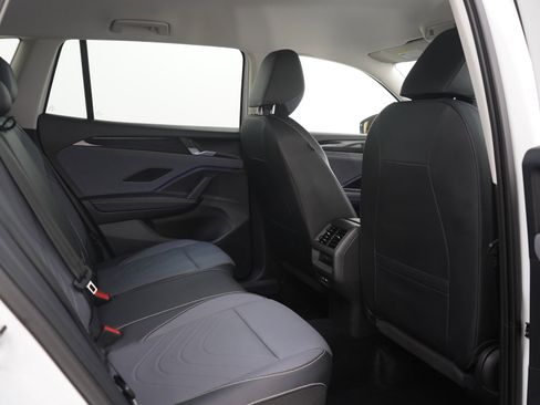 Used 2026 Volkswagen Tiguan SE AWD/4WD image 14