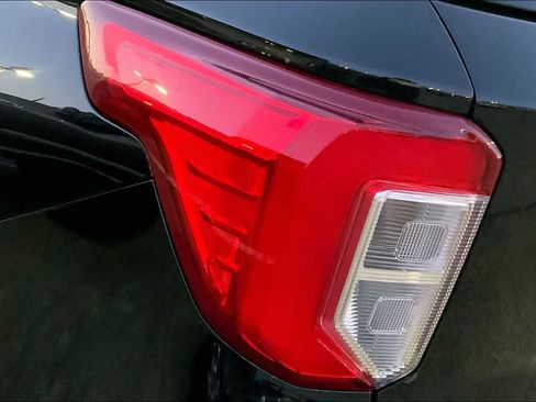 Used 2023 Ford Explorer XLT w/ Equipment Group 202A image 26