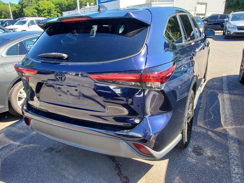 Used 2023 Toyota Highlander LE FWD image 9