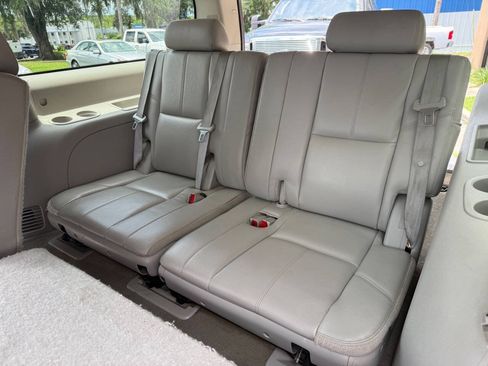 Used 2012 Chevrolet Suburban LT RWD image 7