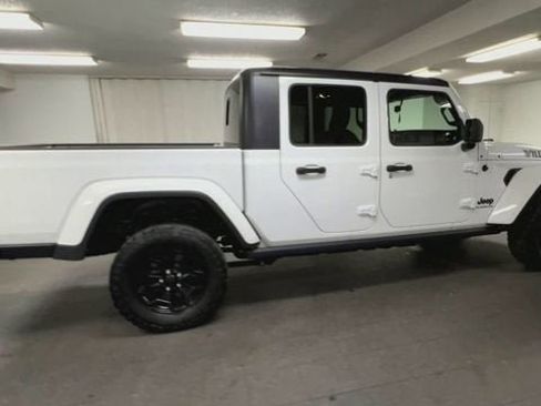 Used 2021 Jeep Gladiator Sport AWD/4WD image 9