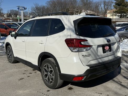 Used 2019 Subaru Forester Premium image 8