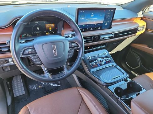 Used 2022 Lincoln Nautilus Reserve image 11