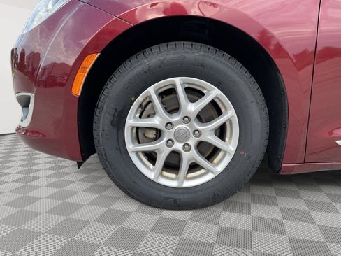 Used 2020 Chrysler Pacifica Touring-L FWD image 7