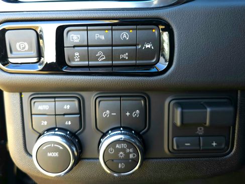 New 2026 GMC Yukon XL Elevation w/ Elevation Premium Package image 24