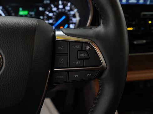 Used 2021 Toyota Highlander Platinum image 26