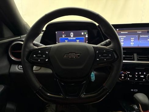 Used 2025 Chevrolet Trax RS w/ Sunroof Package FWD image 64