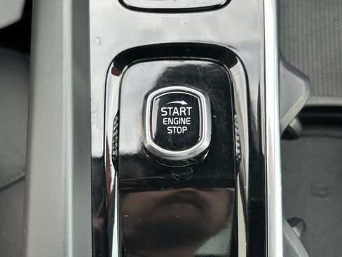 Used 2023 Volvo XC60 B5 Plus w/ Climate Package AWD/4WD image 33