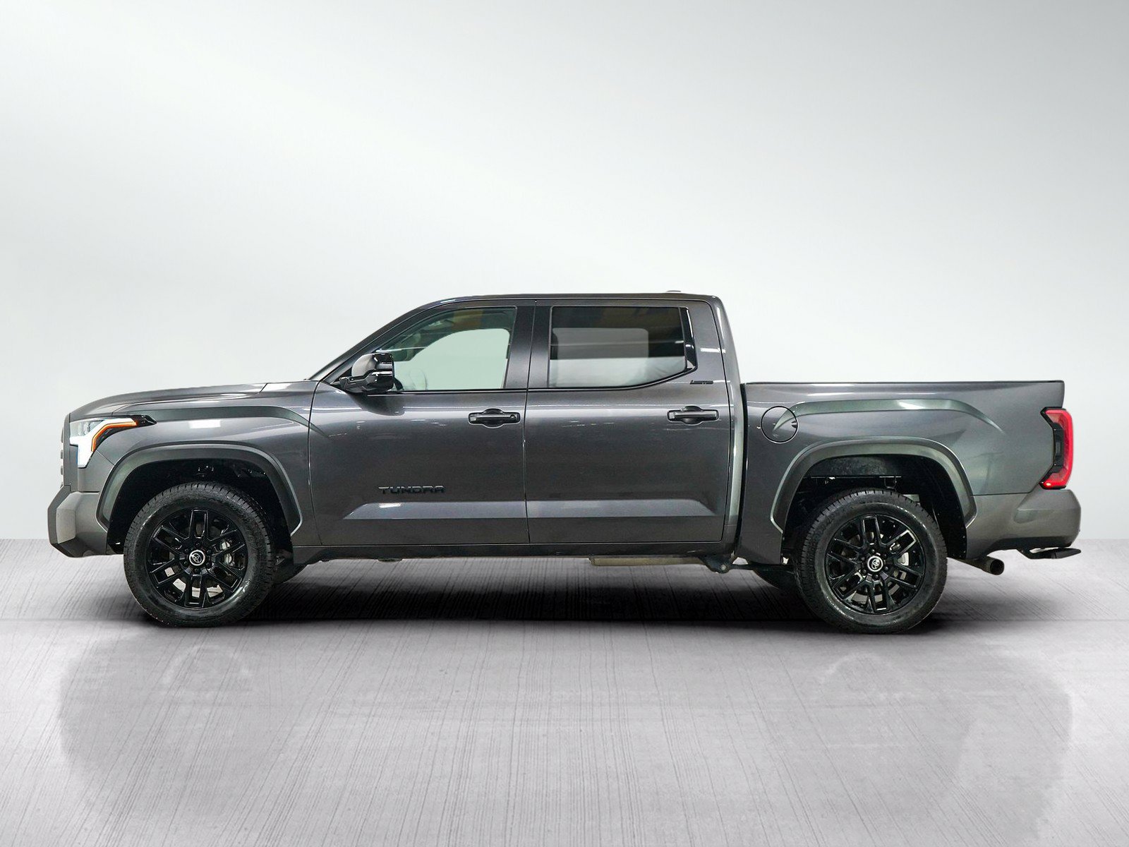 Used 2024 Toyota Tundra Limited AWD/4WD image 2