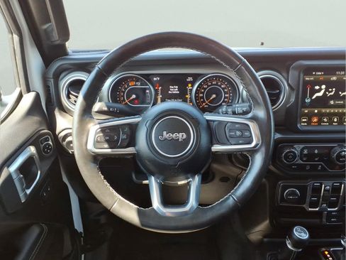 Used 2022 Jeep Wrangler Unlimited Sahara w/ Cold Weather Group AWD/4WD image 18