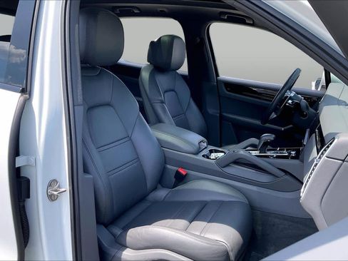 Used 2021 Porsche Cayenne AWD/4WD image 8