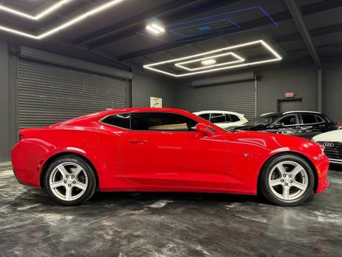 Used 2017 Chevrolet Camaro LT RWD image 4
