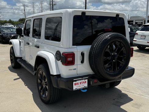 Used 2023 Jeep Wrangler Unlimited Sahara w/ Cold Weather Group AWD/4WD image 8