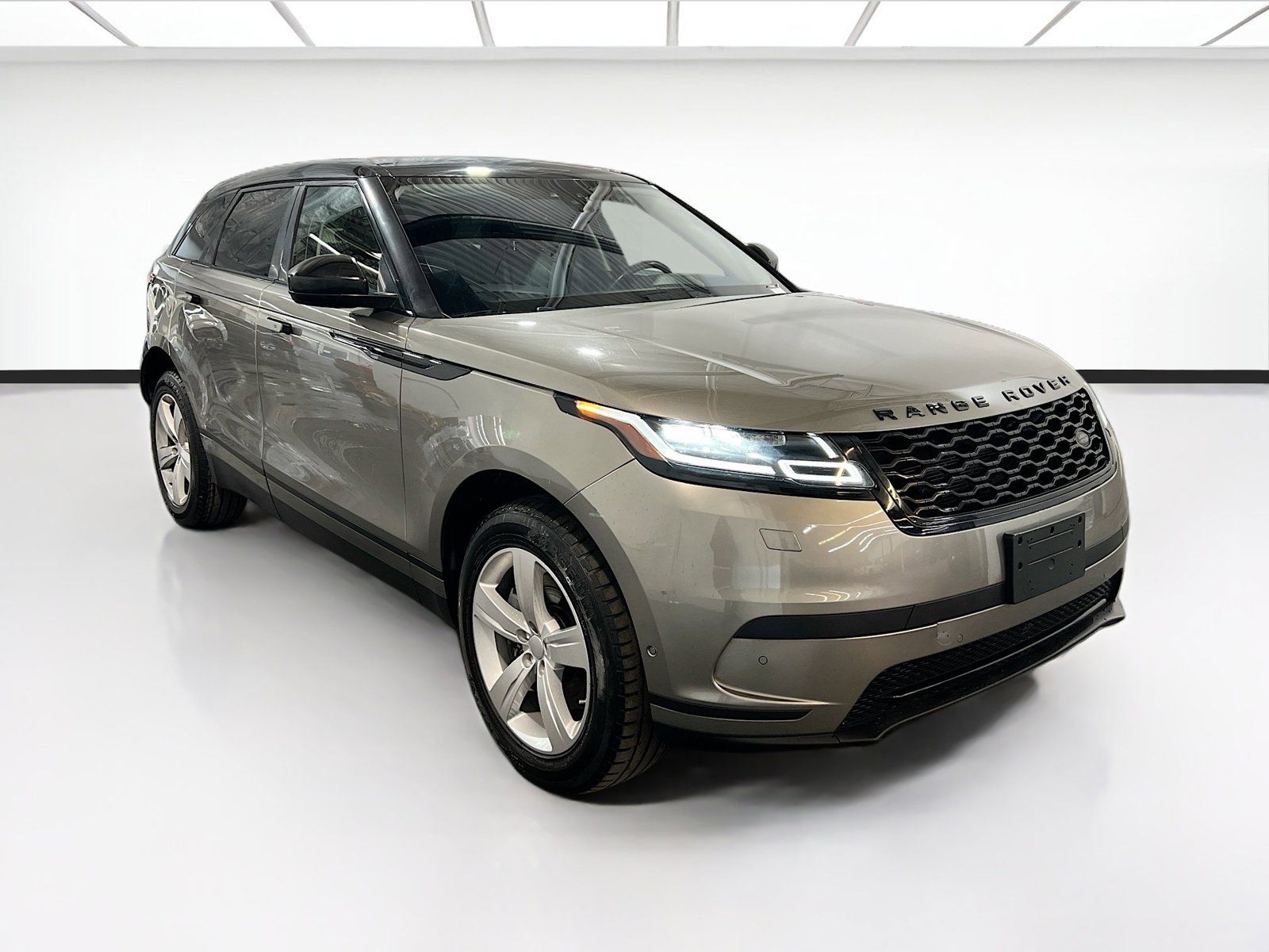 Used 2020 Land Rover Range Rover Velar S AWD/4WD image 3