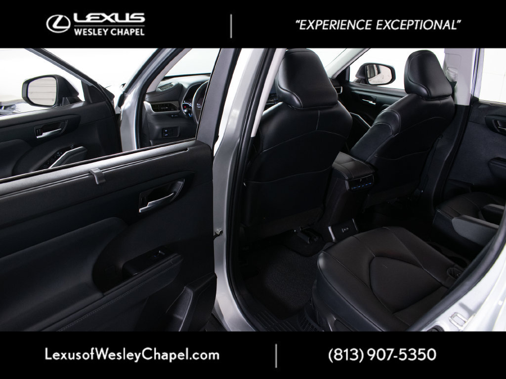 Used 2022 Toyota Highlander XLE AWD/4WD image 14