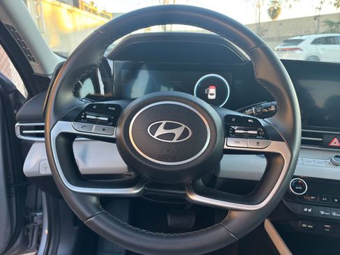 Used 2025 Hyundai Elantra Limited image 28