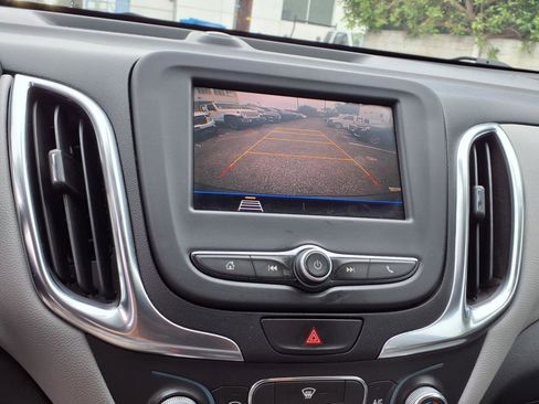 Used 2021 Chevrolet Equinox LS w/ LS Convenience Package image 6