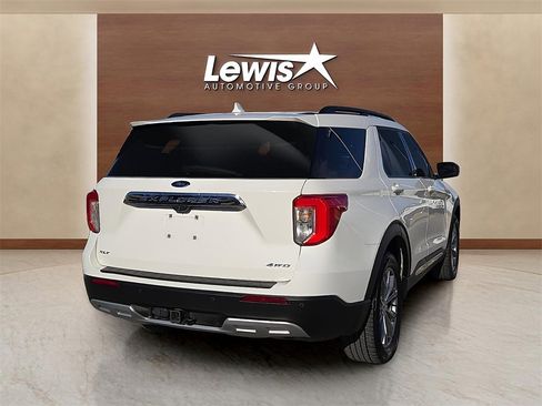 Used 2022 Ford Explorer XLT w/ Equipment Group 202A image 5