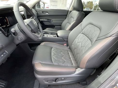 New 2026 Nissan Pathfinder Platinum image 14
