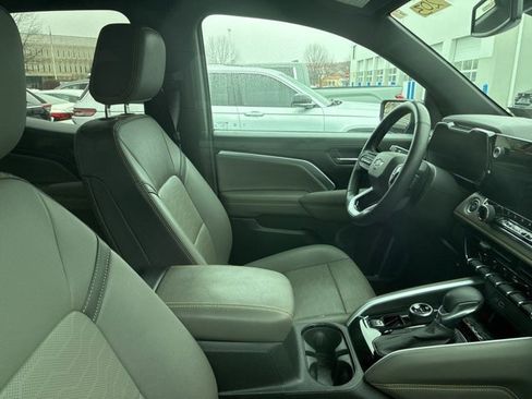 Used 2023 Chevrolet Colorado ZR2 w/ ZR2 Convenience Package III image 10