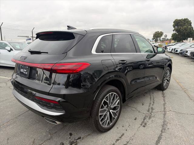 Used 2025 Audi Q5 Premium Plus w/ Premium Plus AWD/4WD image 3