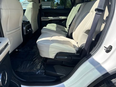 Used 2018 Ford Expedition Platinum AWD/4WD image 13