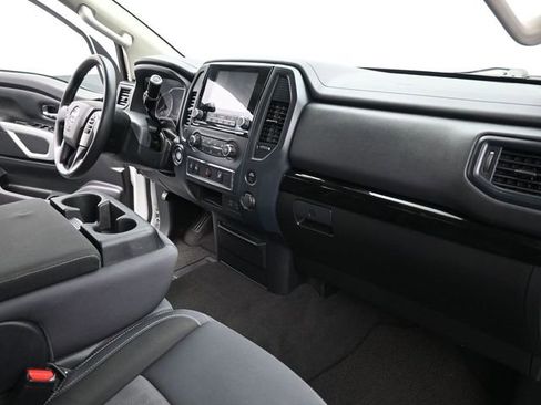 Used 2022 Nissan Titan SV RWD image 16
