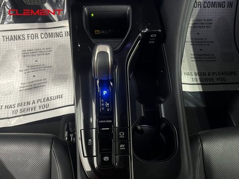 Used 2024 Toyota Crown Limited image 14