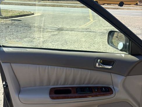 Used 2006 Toyota Camry V6 image 10