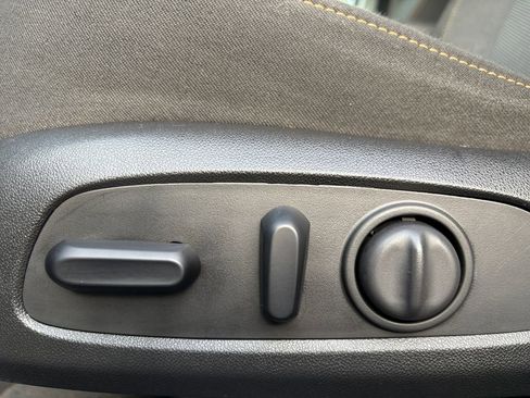 Used 2020 Chevrolet Traverse LT image 13