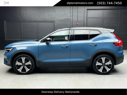 Used 2023 Volvo XC40 Recharge Core image 3