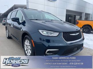 Used 2022 Chrysler Pacifica Touring-L video 1