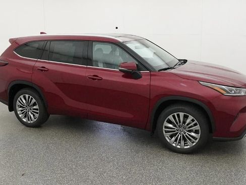 New 2026 Toyota Highlander Platinum AWD/4WD image 12