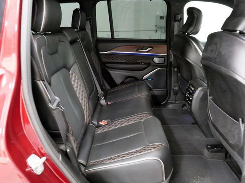 Used 2022 Jeep Grand Cherokee Summit w/ Luxury Tech Group V AWD/4WD image 19
