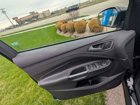 Used 2017 Ford Escape SE image 14