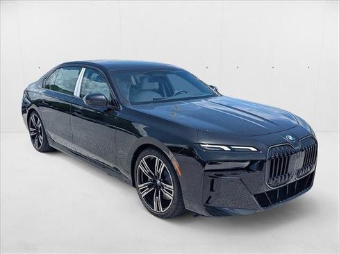 New 2025 BMW 740i image 6