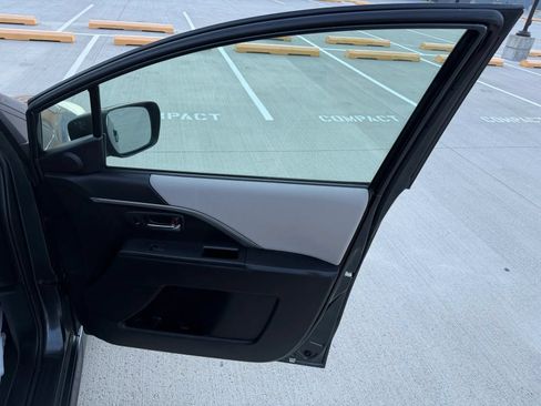 Used 2012 MAZDA MAZDA5 Touring w/ Moonroof & Audio Pkg FWD image 35