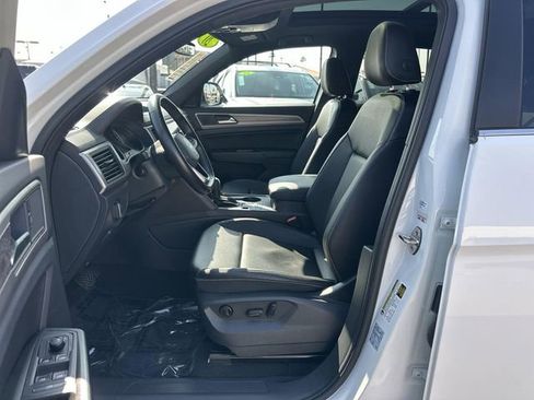 Used 2020 Volkswagen Atlas Cross Sport SE w/ Panoramic Sunroof Package image 18