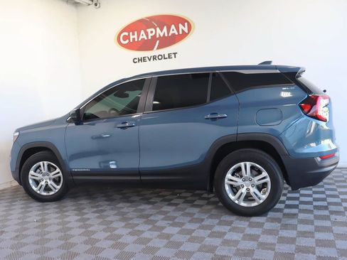 Used 2024 GMC Terrain SLE w/ LPO, Cargo Package FWD image 3