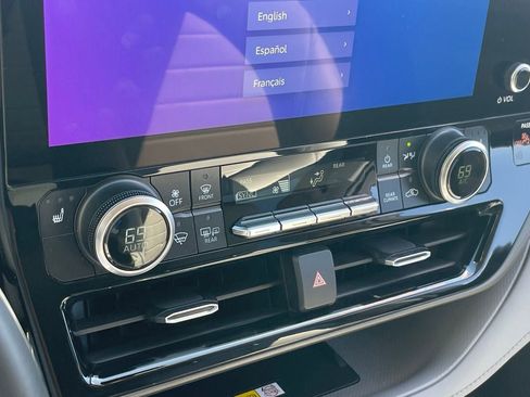 Used 2023 Toyota Highlander XLE image 23