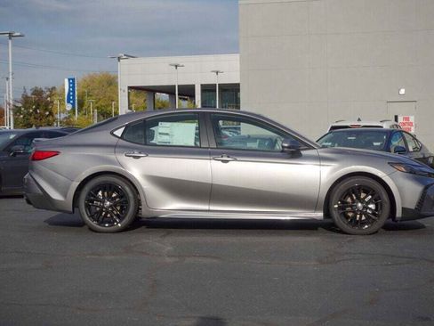 New 2026 Toyota Camry SE image 2