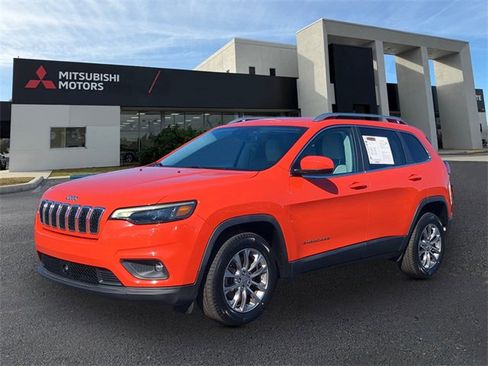 Used 2021 Jeep Cherokee Latitude Lux w/ Comfort/Convenience Group image 1