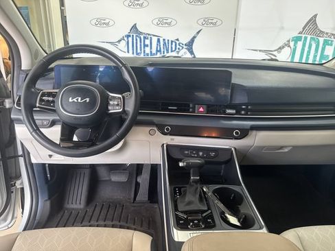 Used 2025 Kia Carnival EX FWD image 13