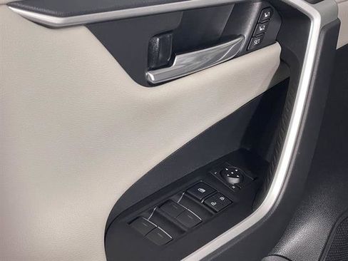 Certified 2022 Toyota RAV4 Limited image 21